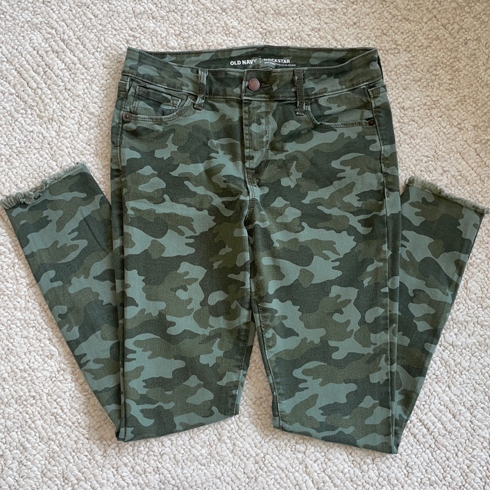 Old Navy Rockstar Camo skinny mid- rise jeans, size 6